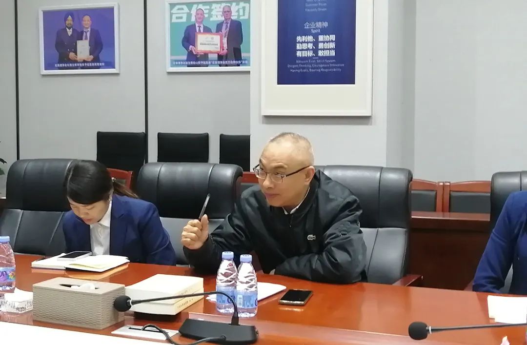 学习党的二十大精神和习近平新时代中国特色社会主义头脑座谈会——龙八国际党支部2024第一次党员全体聚会召开